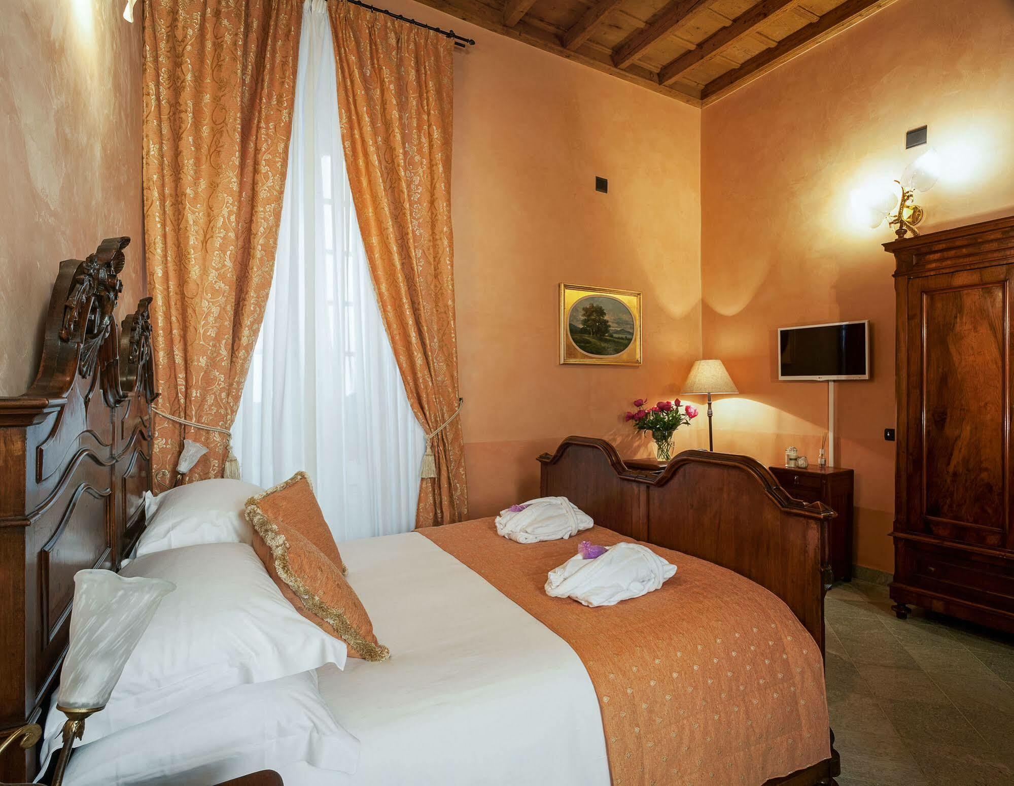 Aparthotel Palazzo Del Vicere Lezzeno Exterior foto
